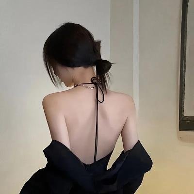 面纱之下